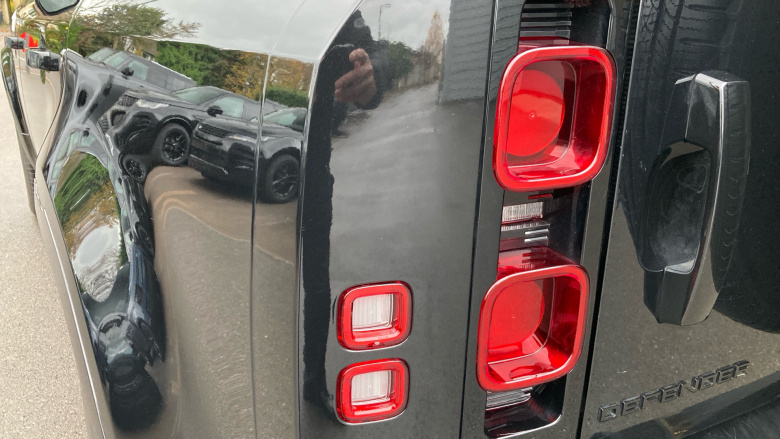 Land Rover Defender 3.0 D350 X-Dynamic HSE 110 5dr Auto [6 Seat] Diesel Estate